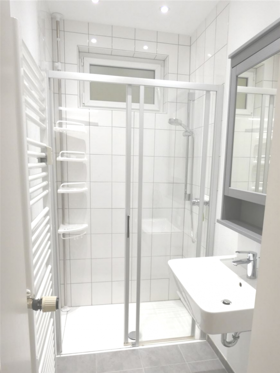 TG-Duschbadezimmer Erdgeschosswohnung Neustadt