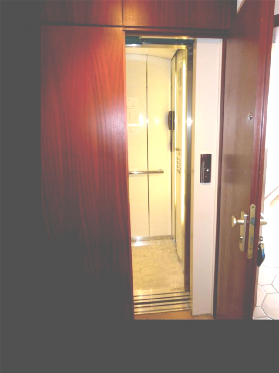 Aufzug in die Wohnung Etagenwohnung Neustadt