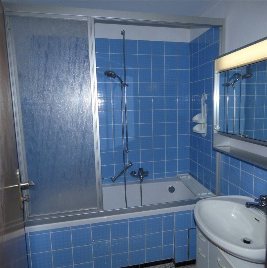 Tageslicht- Badezimmer Obergescho� Doppelhaush�lfte Esthal