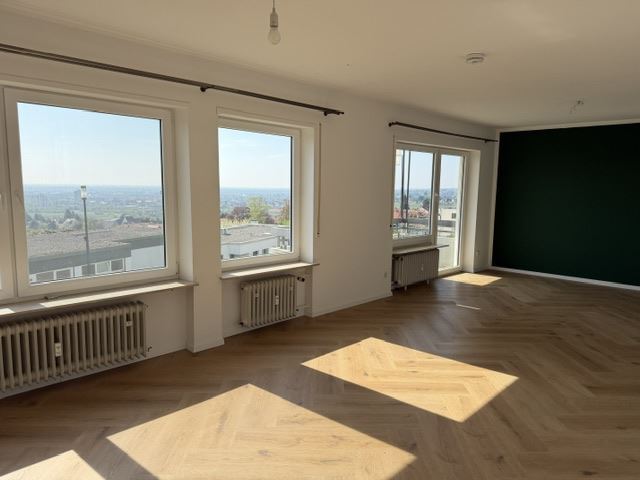 Wohn-, Esszimmer mit Weitblick Etagenwohnung Neustadt