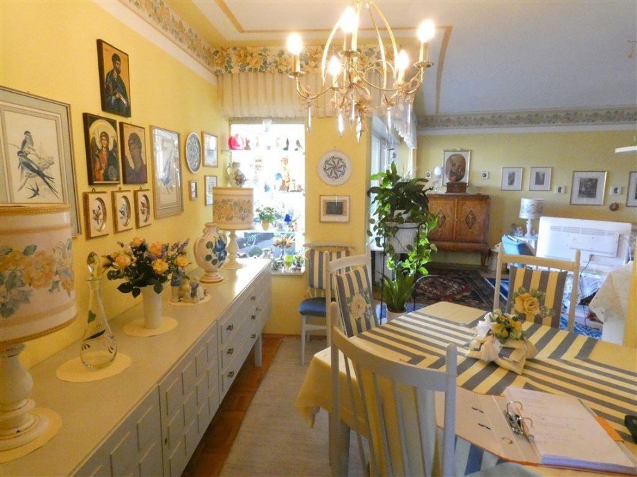 Esszimmer mit Blick in die K�che Etagenwohnung Neustadt
