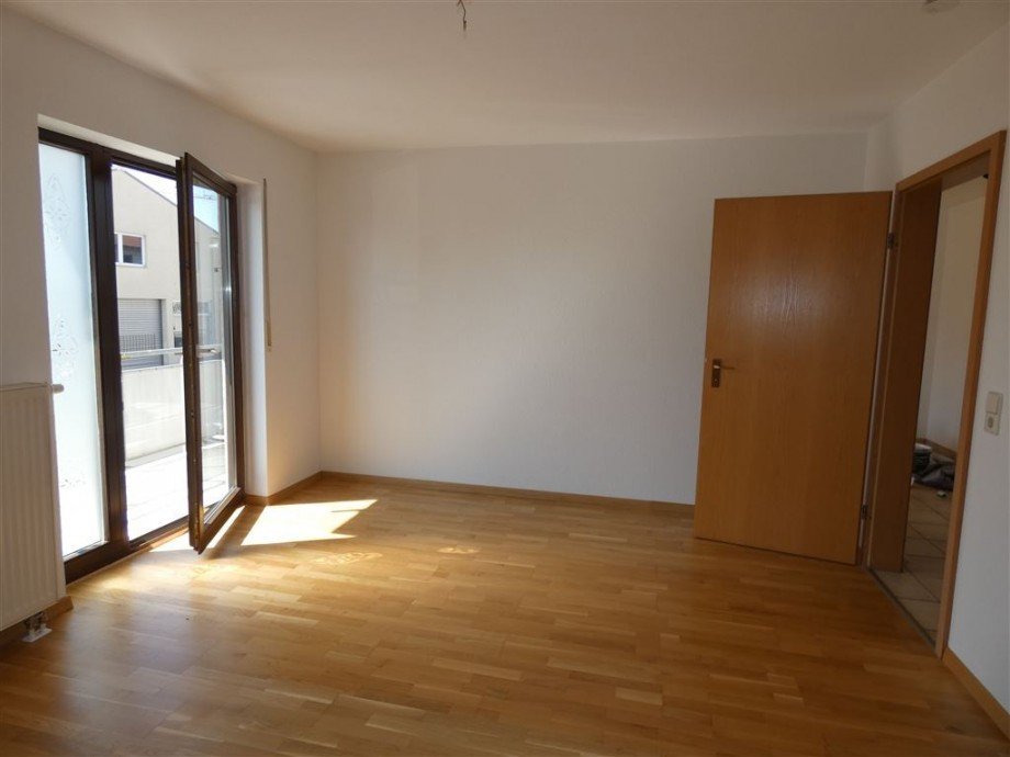 Schlafzimmer mit Balkon in �stlicher Ausrichtung Etagenwohnung Gr�nstadt
