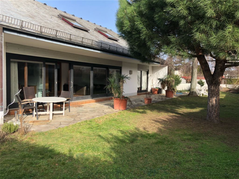 Terrassenansicht S�d Deidesheim Villa VERKAUFT- Architektenvilla mit Pool und Nebengeb�ude
