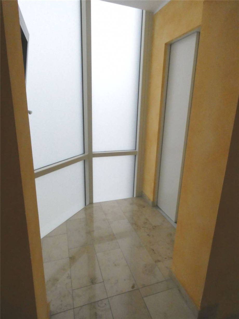 gepflegtes Treppenhaus Erdgeschosswohnung Neustadt