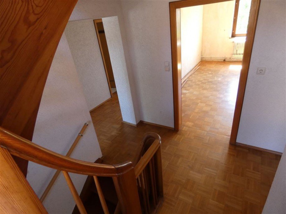 Blick Treppenhaus ins 1. OG Einfamilienhaus Deidesheim