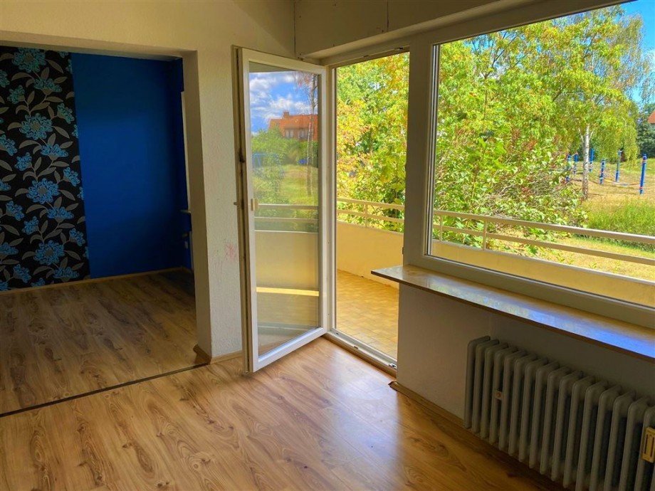 Wohnzimmer mit Balkon Erdgeschosswohnung Neustadt