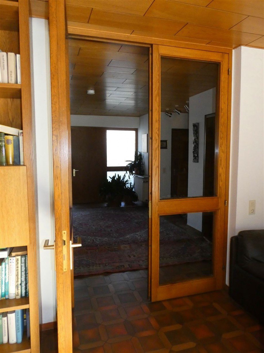 Wohnzimmer mit Blick in die Diele Villa Deidesheim