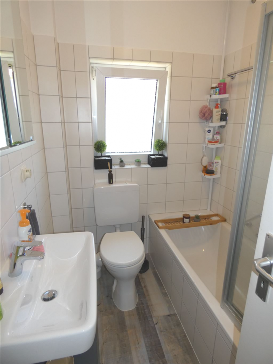 TG-Badezimmer Etagenwohnung Neustadt