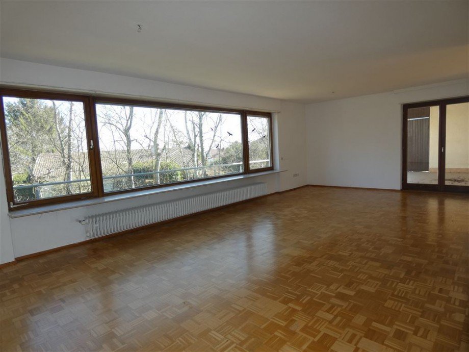 Wohnzimmer mit Zugang zur �berdachten Terrasse Einfamilienhaus Neustadt