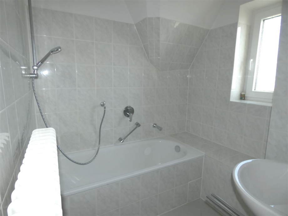 Tageslicht-Wannenbadezimmer Wohnung Neustadt