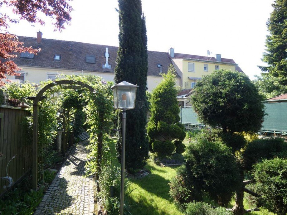 Blick vom Garten auf Hausanlage Reihenhaus Landau in der Pfalz