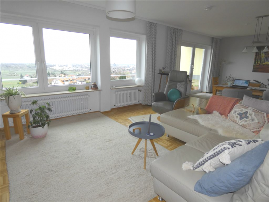 Wohn-Esszimmer mit Weitblick und Zugang zum Ostbal Etagenwohnung Neustadt