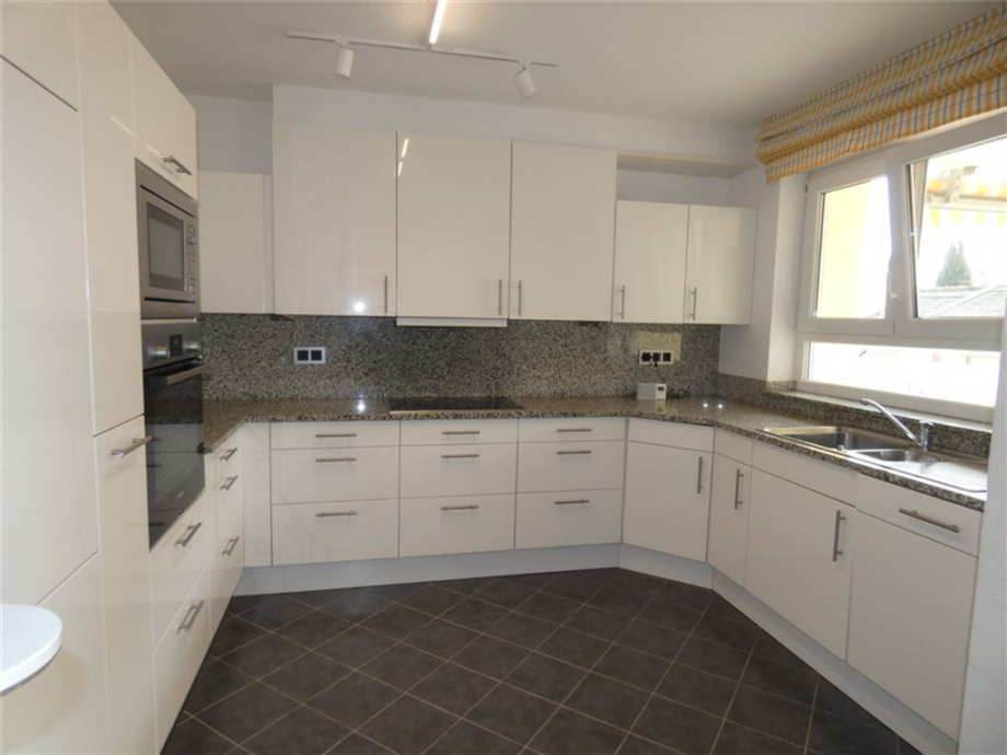 Voll ausgestatete Einbauk�che Etagenwohnung Neustadt