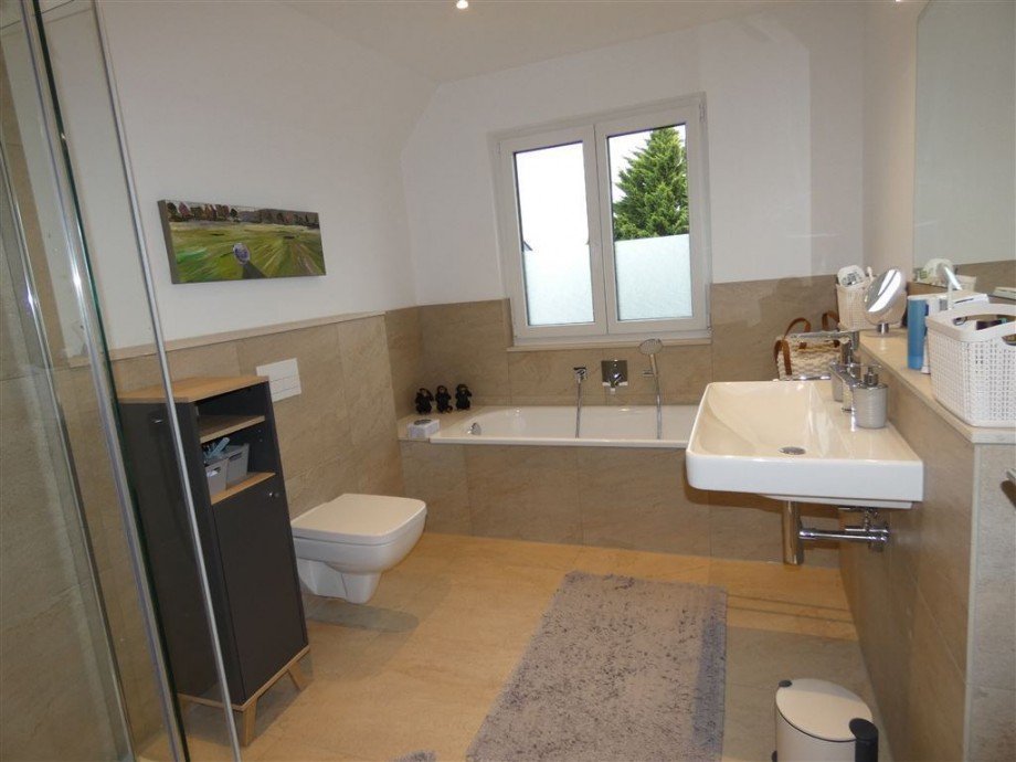 Tageslicht-Vollbadezimmer Etagenwohnung Ha�loch , Pfalz