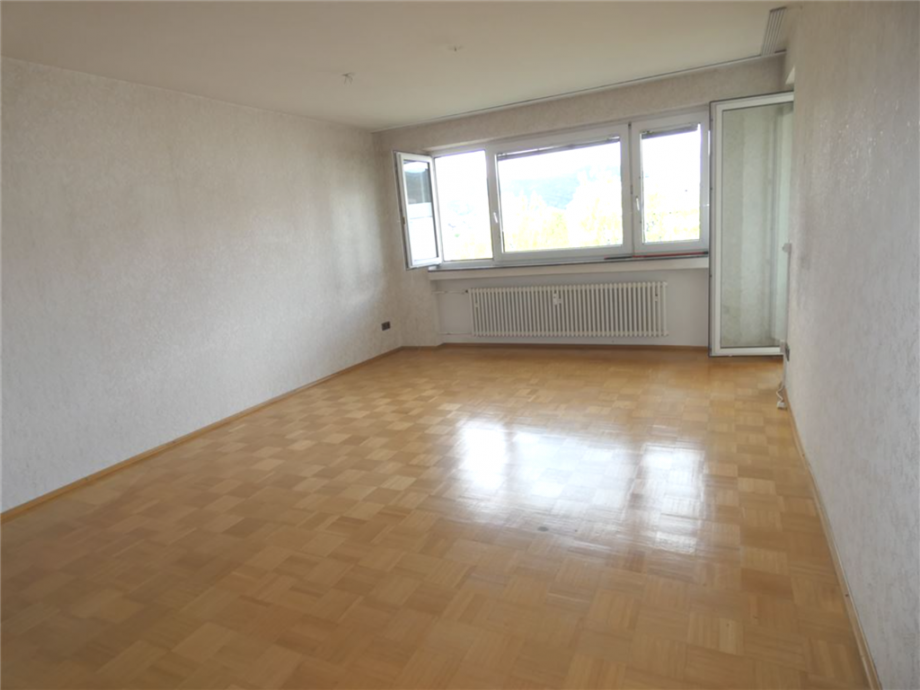 Wohnzimmer mit Zugang zur Loggia Etagenwohnung Neustadt an der Weinstra�e