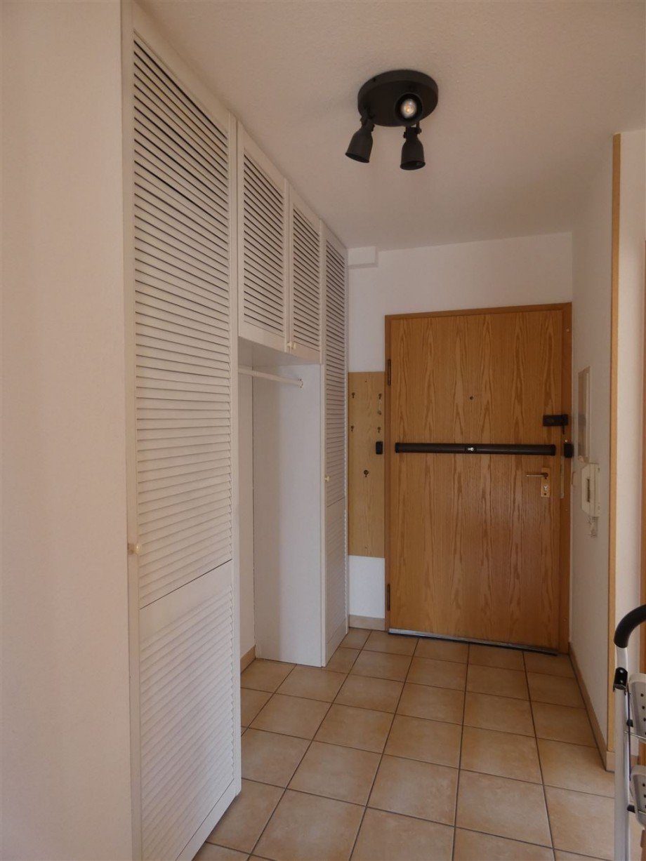 Eingangsbereich mit Einbauschrank Etagenwohnung Gr�nstadt