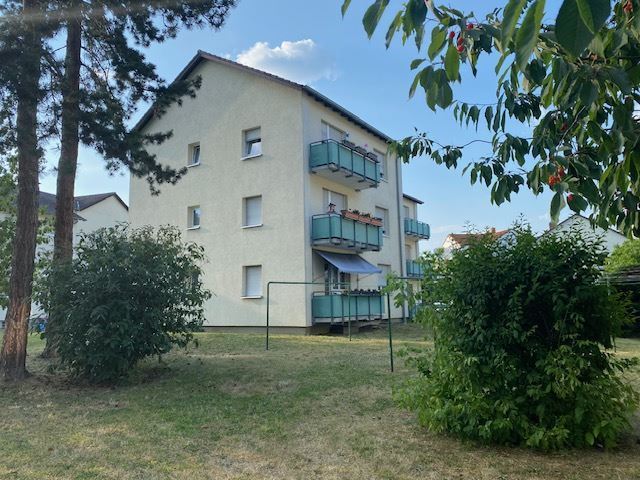 Ruhiges Mehrfamilienhaus Neustadt Etagenwohnung VERKAUFT-Modernisierte 3-Zimmerwohnung mit Balkon in Neustadt