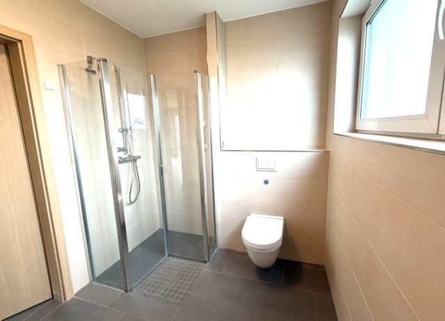 barrierefreie Dusche -Tagelicht-Bad Etagenwohnung Neustadt