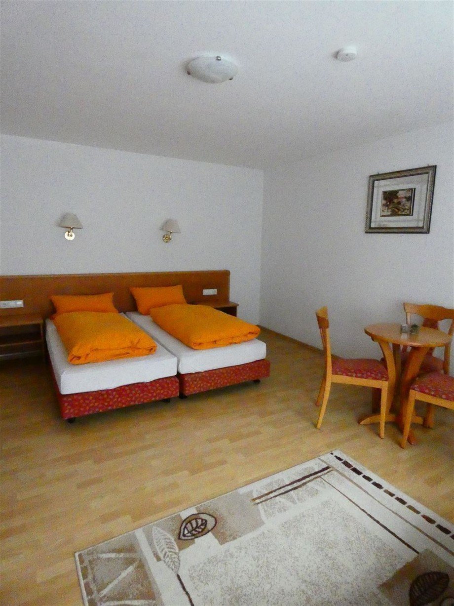 derzeitige G�stezimmer Mehrfamilienhaus Lindenberg , Pfalz