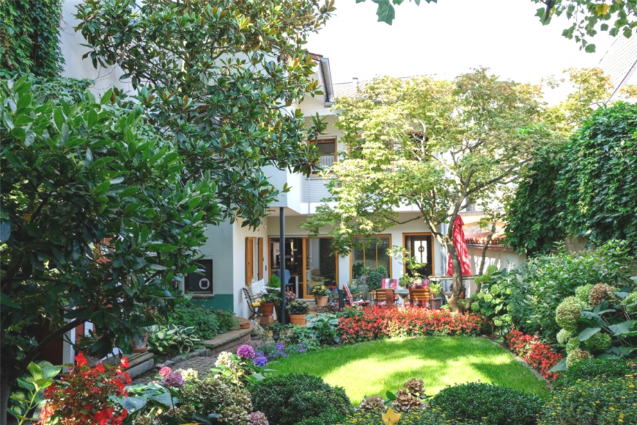 Stadthaus mit atmosph�rischem Innenhof/Garten Stadthaus Deidesheim