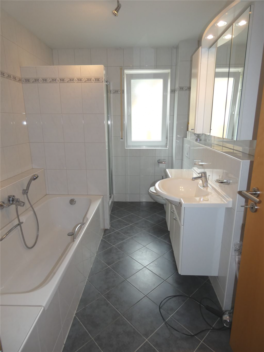 Tageslicht-Vollbadezimmer Etagenwohnung Neustadt