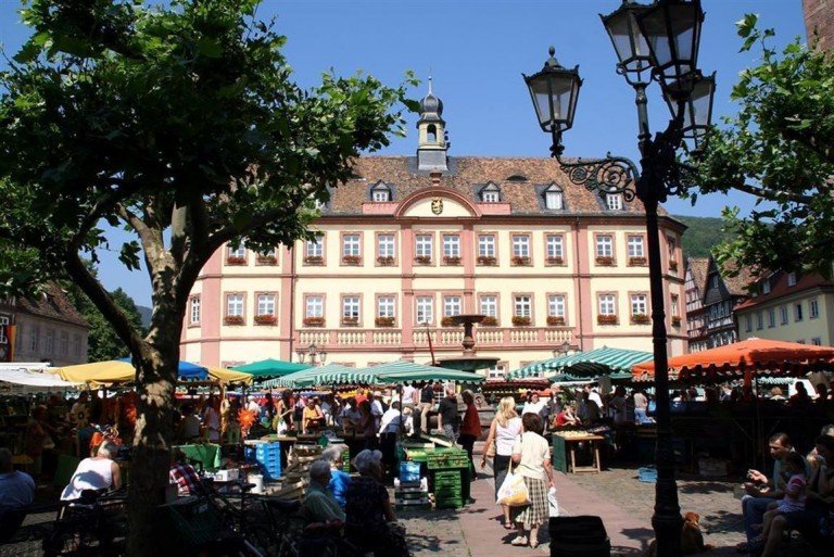 historischer Marktplatz Neustadt Etagenwohnung VERKAUFT - Gro�z�giges Wohnen im Stadtzentrum