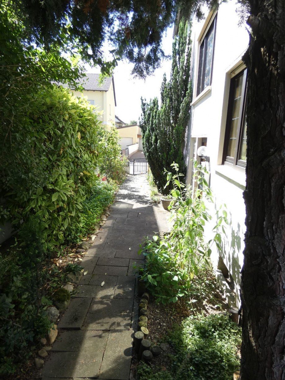 Hauszugang Ost Einfamilienhaus Niederkirchen b Deidesheim