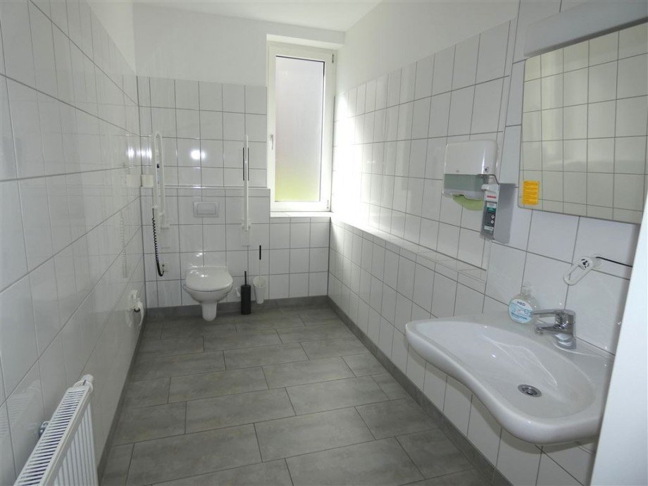 Behinderten-WC B�ro / Praxis Neustadt