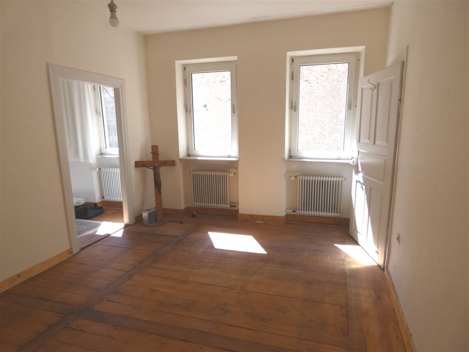 Raum OG mit Dielenb�den Mehrfamilienhaus Deidesheim