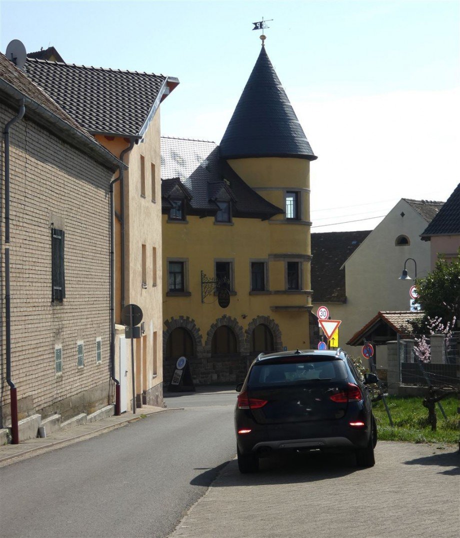 Zufahrt Westseite Haus Herxheim am Berg