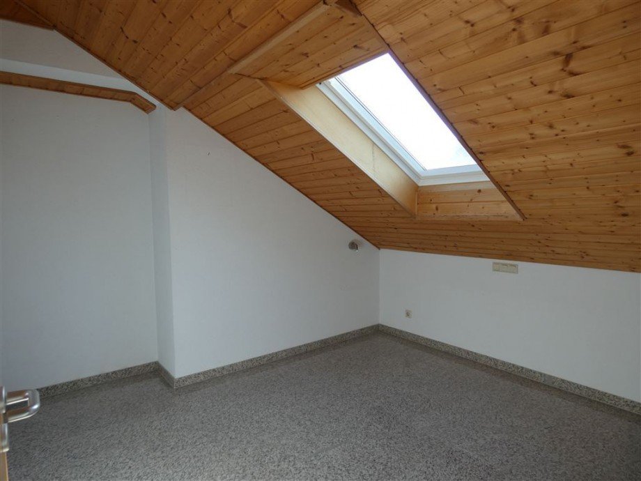 kleines Schlafzimmer DG Doppelhaush�lfte Schifferstadt