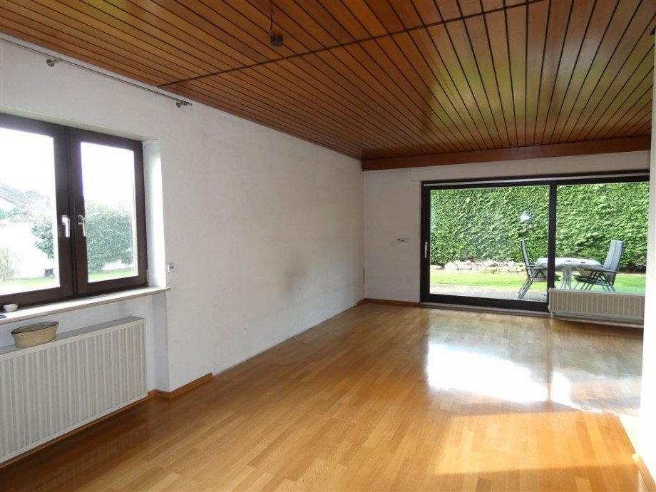 Wohnzimmer mit Zugang zur Terrasse/Garten Einfamilienhaus Neustadt