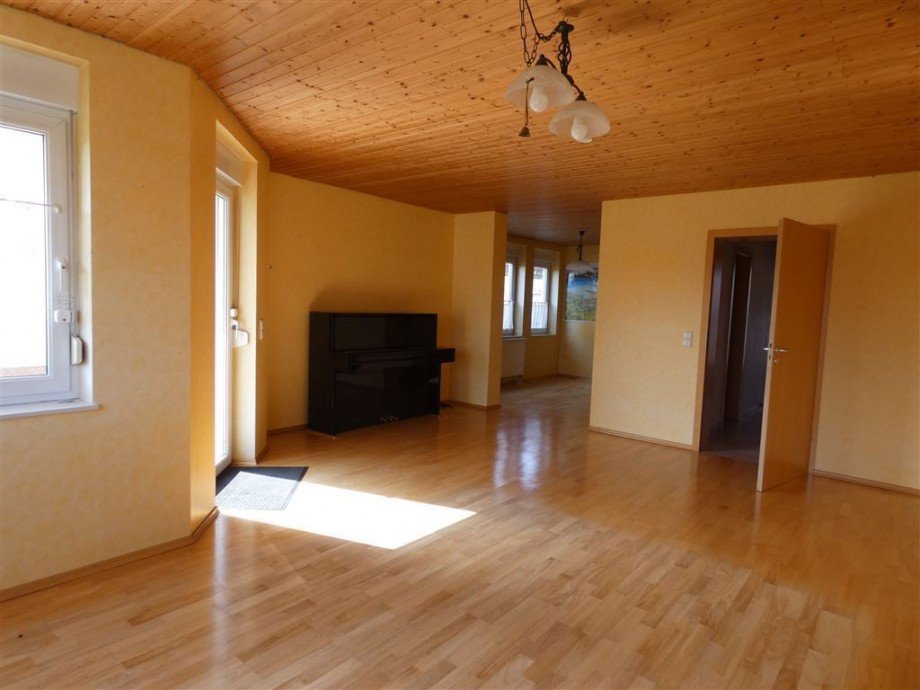 Wohnzimmer mit Zugang zur Terrasse Doppelhaush�lfte Schifferstadt