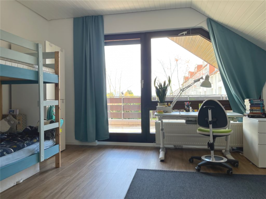 Kinderzimmer mit Zugang zur Loggia OG Einfamilienhaus Neustadt an der Weinstra�e
