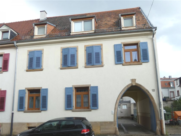 EG-Wohnung in gepflegtem 3-Familienhaus Neustadt Erdgeschosswohnung VERMIETET - sanierte EG-Wohnung in ruhiger Lage