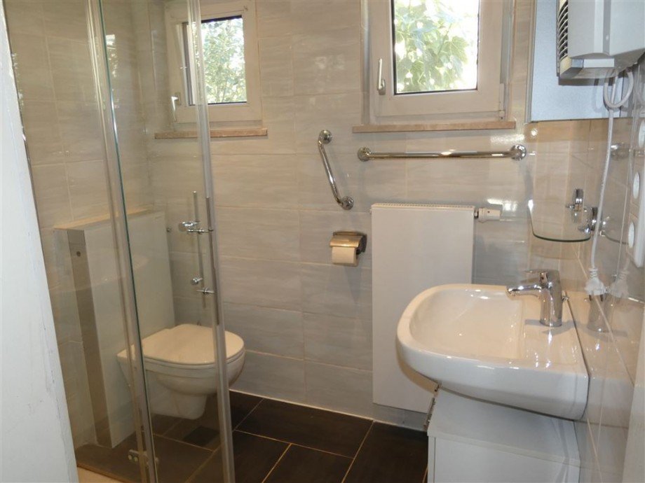 Modernisiertes Badezimmer Einfamilienhaus Deidesheim
