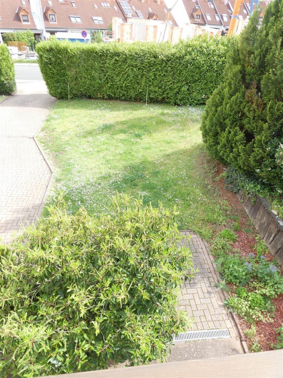 Blick in den Garten - �stlich Wohn- / Gesch�ftshaus Neustadt
