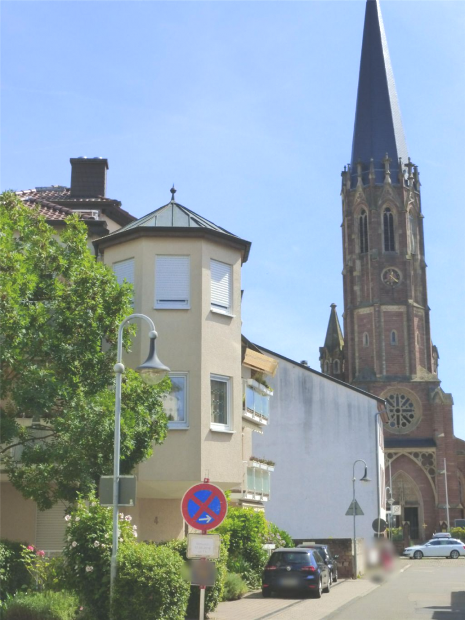Gepflegte Stra�enansicht Etagenwohnung Neustadt