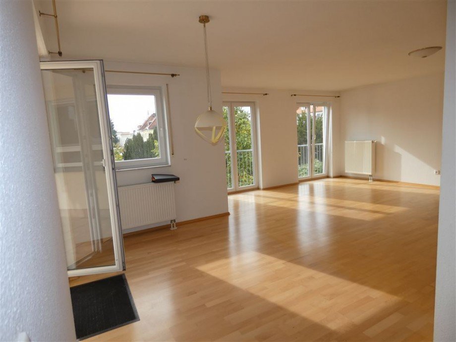 Lichtdurchflutetes Wohn-Esszimmer Etagenwohnung Neustadt