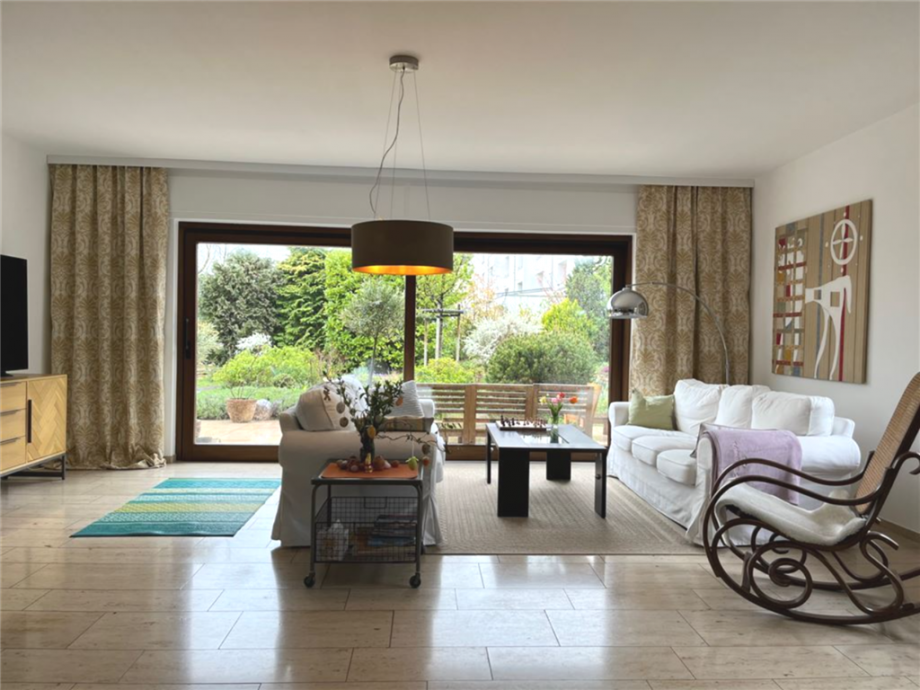 Wohnzimmer mit Zugang zur Terrasse-Garten Einfamilienhaus Neustadt an der Weinstra�e