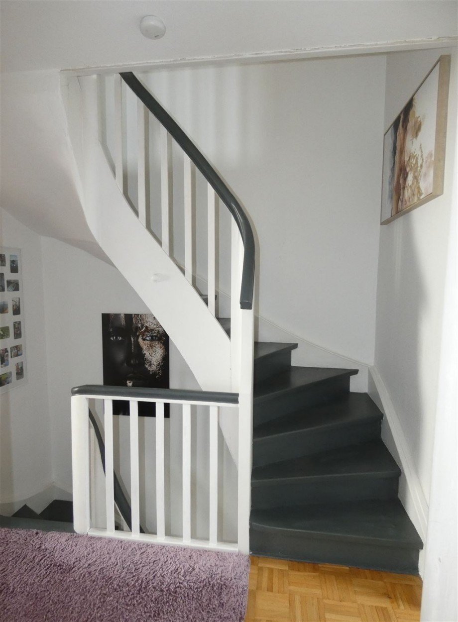 Treppe zum 1. Obergeschoss Einfamilienhaus Deidesheim