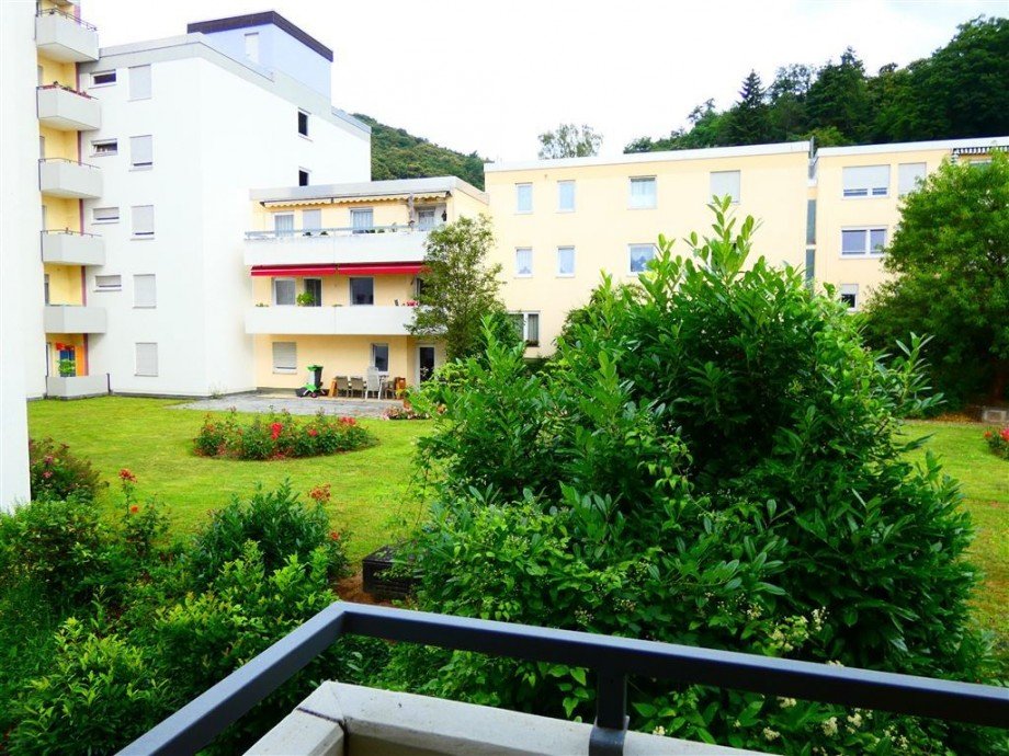 Blick Westbalkon - Parkanlage Etagenwohnung Neustadt