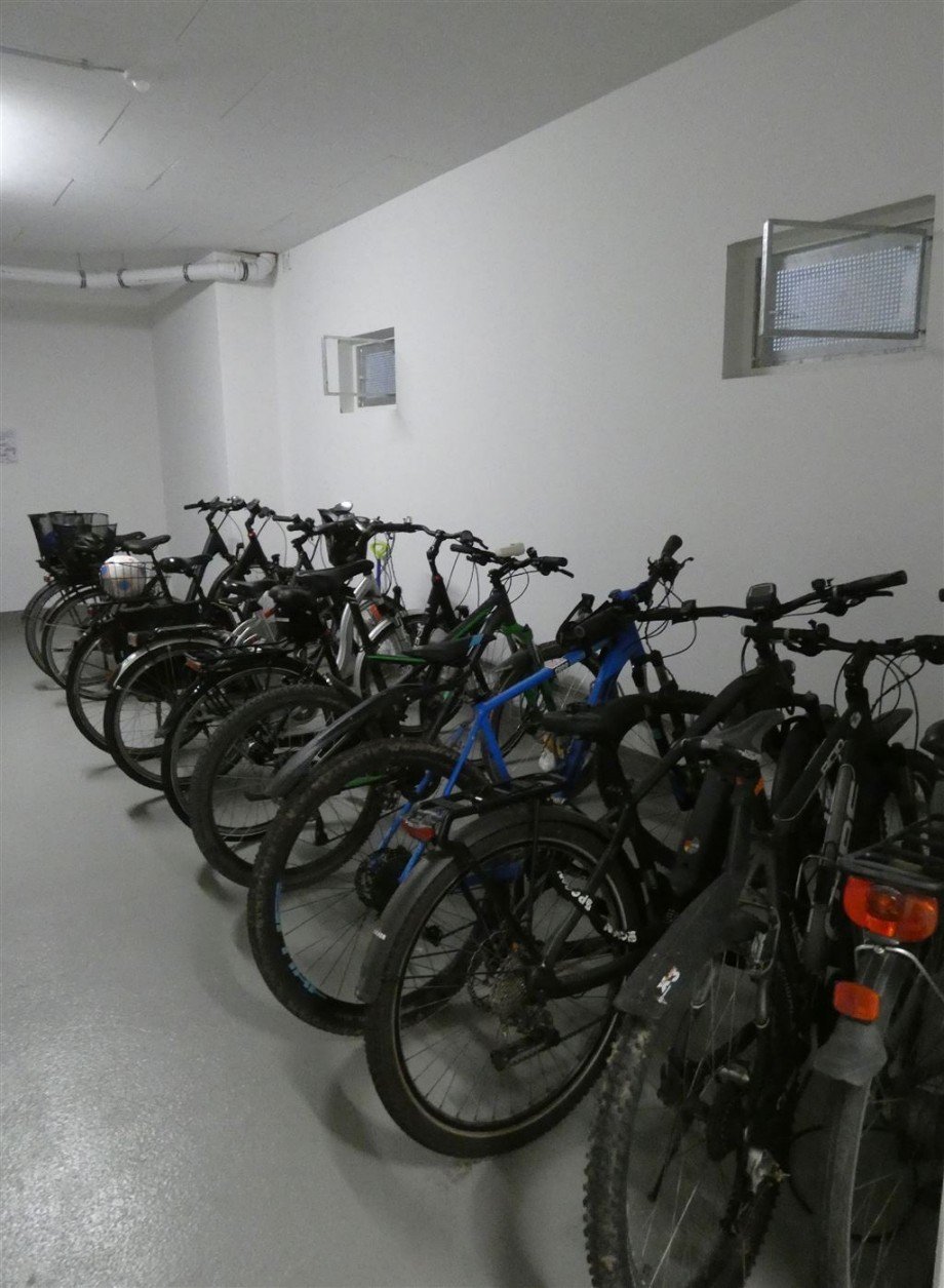 R�ume zur Allgemeinnutzung - Fahrradkeller Etagenwohnung Ha�loch , Pfalz