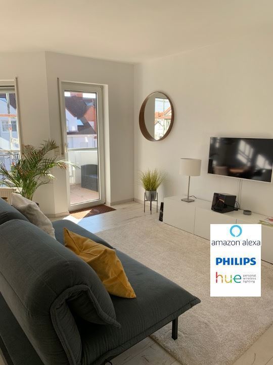 Wohn-Esszimmer mit Zugang zum Balkon Frankfurt Etagenwohnung VERKAUFT - gepflegte 2-Zimmer-Wohnung in Frankfurt-Nied
