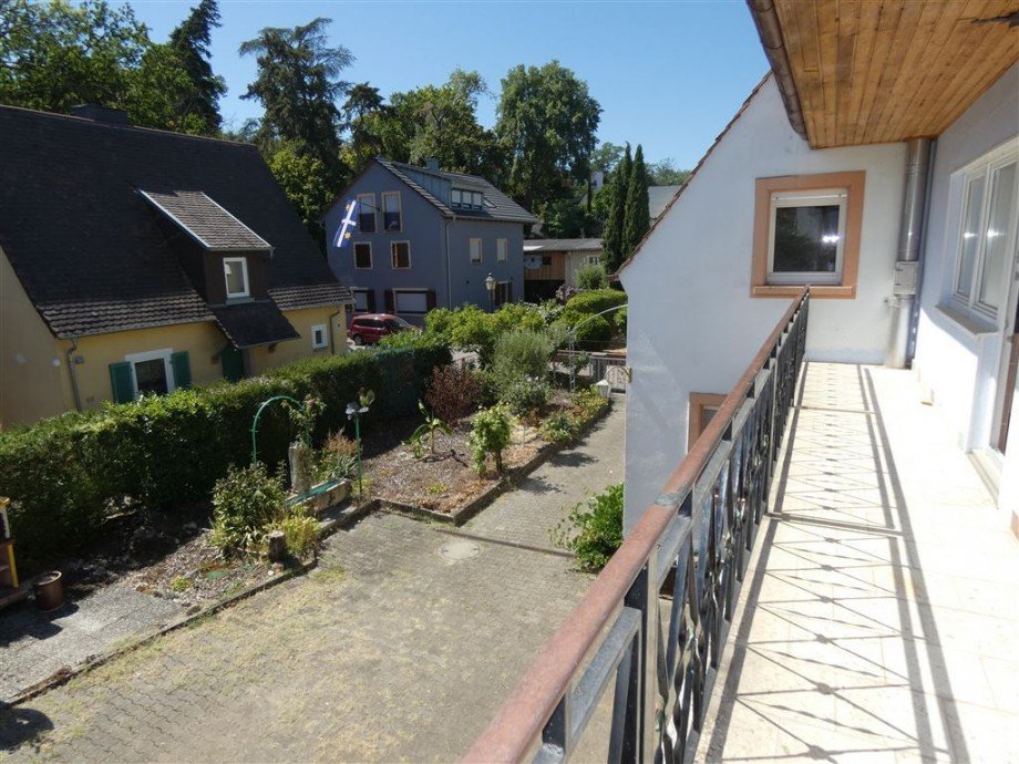 Blick vom Balkon in den Hof Einfamilienhaus Deidesheim