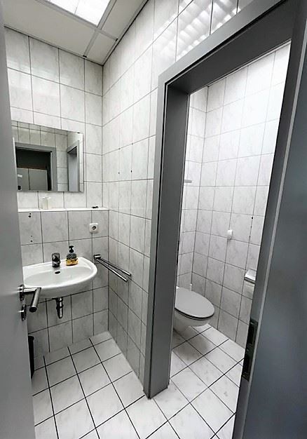 2 Sanit�rbereiche B�rohaus Bad D�rkheim