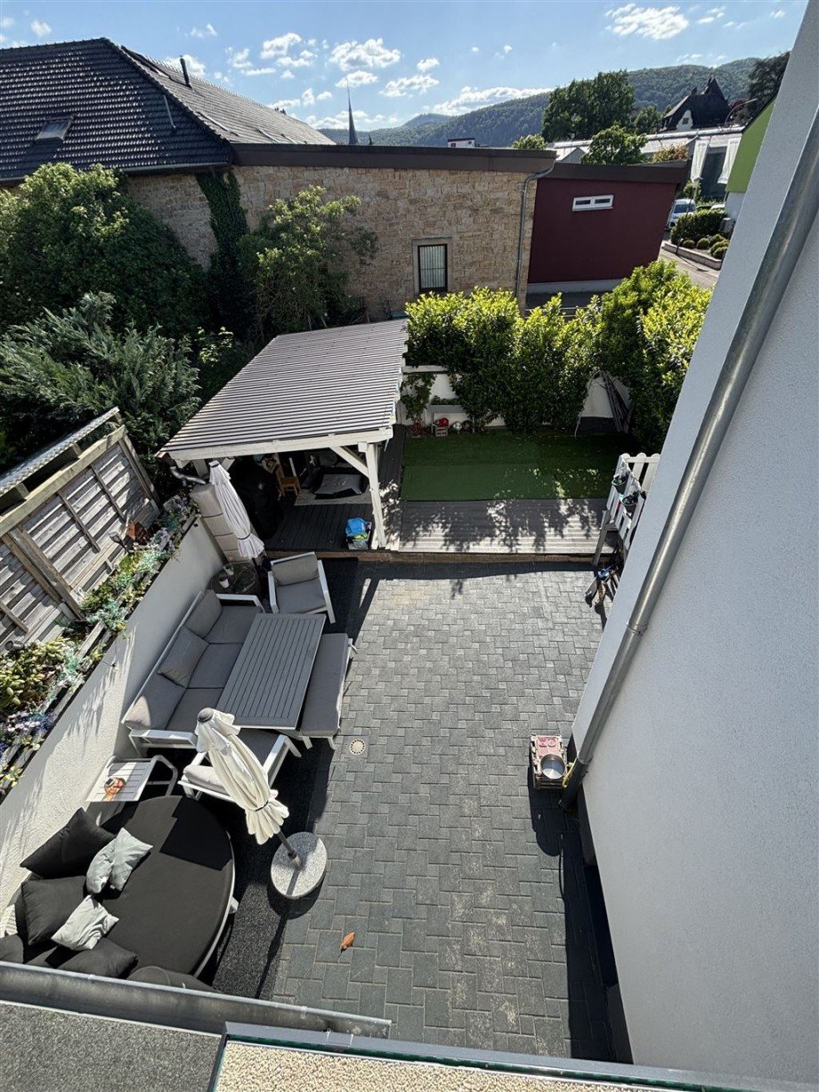 Blick in den Hof und Weitblick Einfamilienhaus Deidesheim