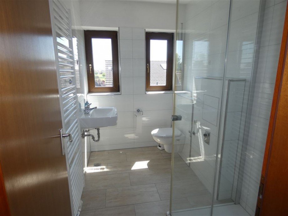 Modernes Badezimmer -neuwertig Mehrfamilienhaus Deidesheim