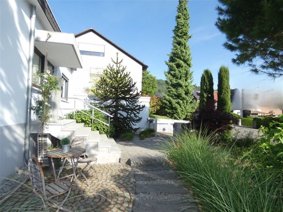 Westansicht -Vorgarten Einfamilienhaus Neustadt