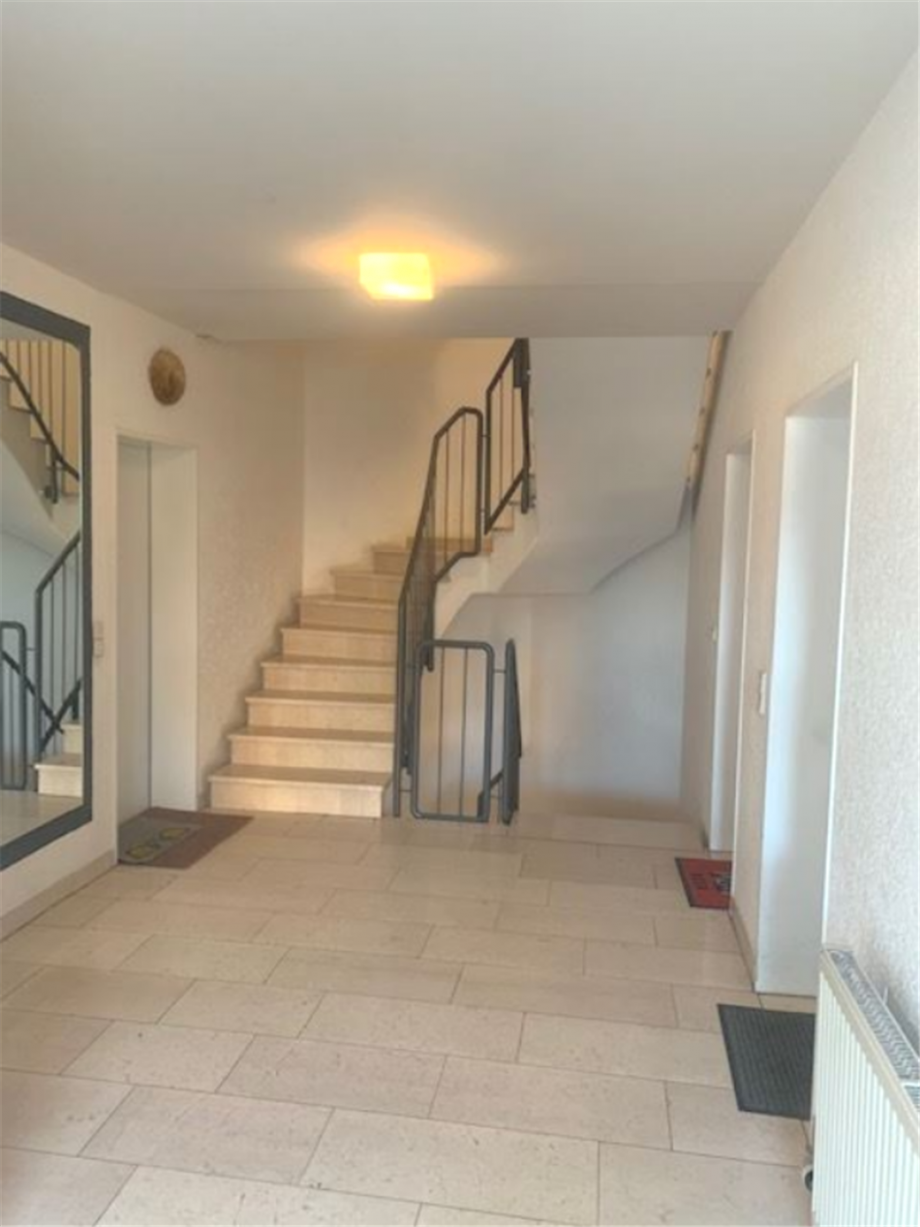 gepflegtes Treppenhaus Etagenwohnung Frankfurt